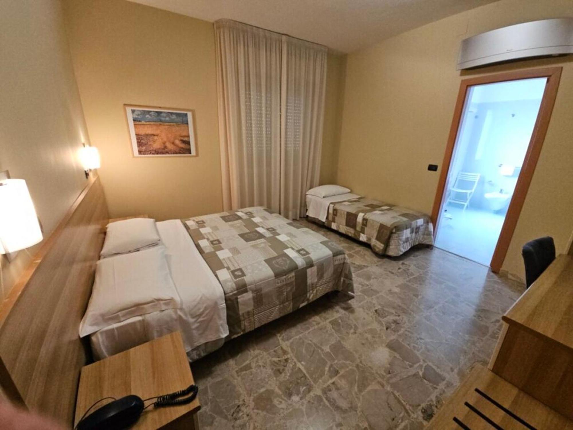 Hotel Mazzocchetti Citta Sant'Angelo Bagian luar foto
