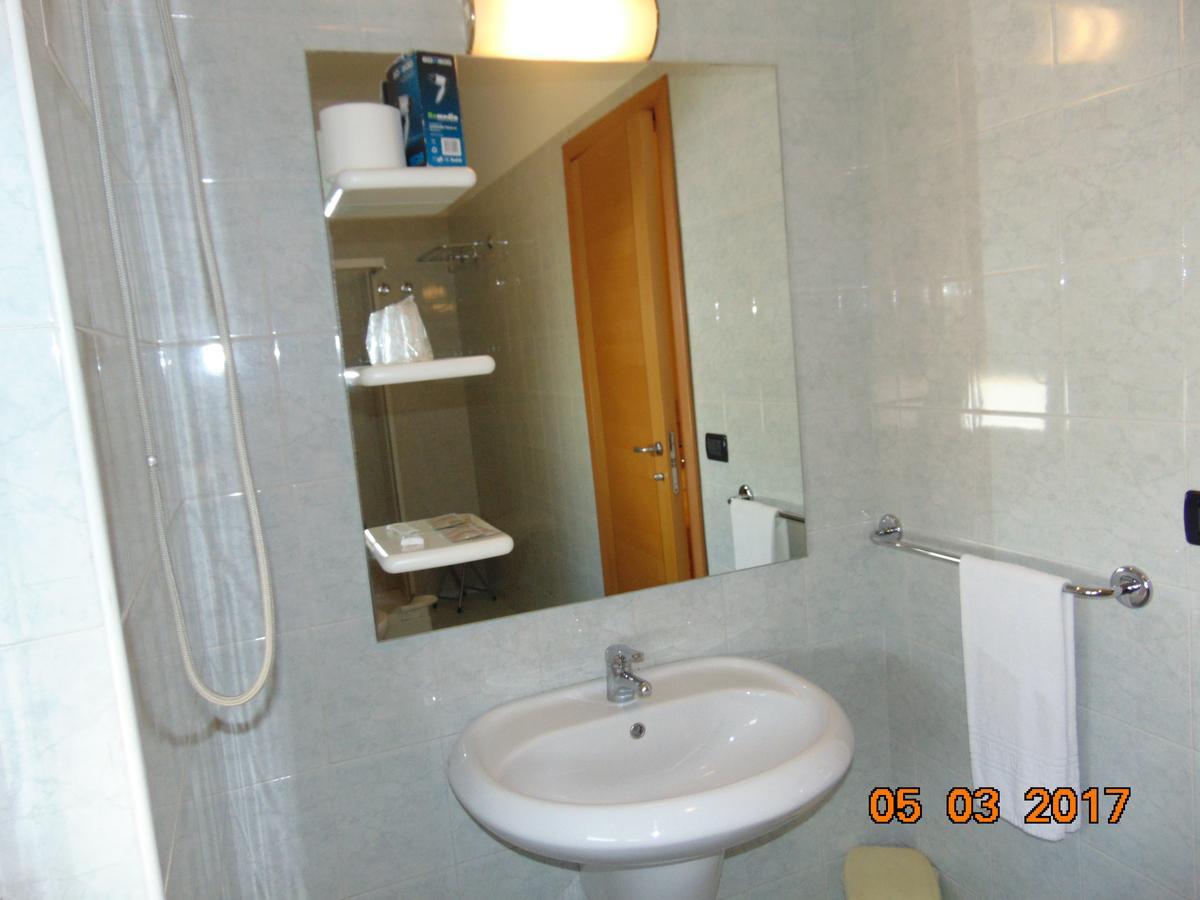 Hotel Mazzocchetti Citta Sant'Angelo Bagian luar foto